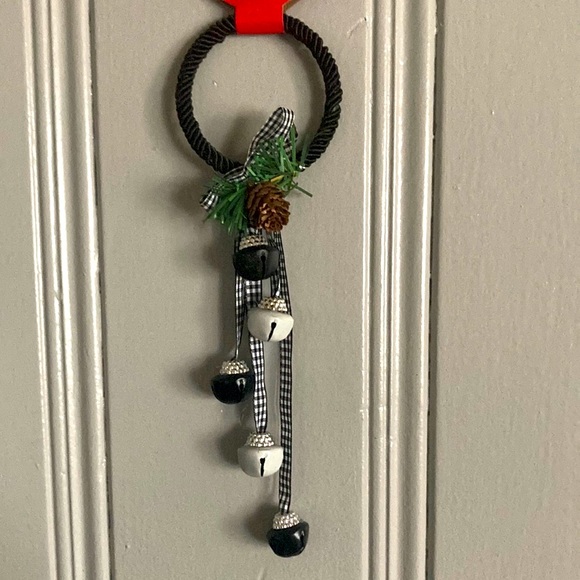 NWT Black & White Buffalo Check Plaid Door Knob Hanger with Pinecone- Black - Picture 3 of 8